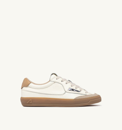 AUTRY WINDSCAPE LOW SNEAKERS IN MARSHMALLOW AND TAN LEATHER