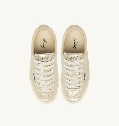 AUTRY WINDSCAPE LOW SNEAKERS IN PLATINUM AND SAND LAMINATED SUEDE