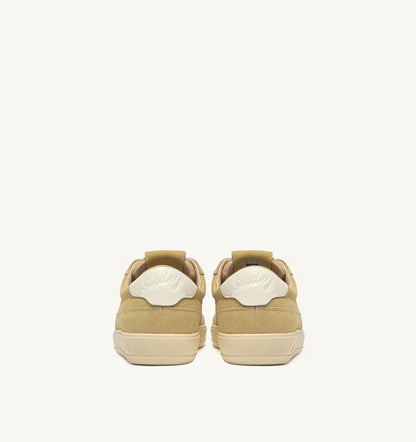 AUTRY WINDSCAPE LOW SNEAKERS IN STRAW AND MARSHMALLOW SUEDE