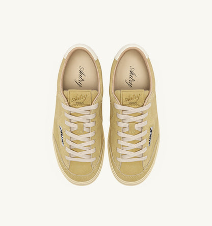 AUTRY WINDSCAPE LOW SNEAKERS IN STRAW AND MARSHMALLOW SUEDE