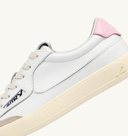 AUTRY WINDSCAPE LOW SNEAKERS IN WHITE AND FAIRY TALE LEATHER