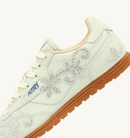 AUTRY WINDSPIN SNEAKERS IN BONE WHITE LEATHER WITH DECORATIONS
