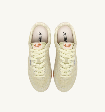 AUTRY SNEAKERS WINDSPIN IN BUTTER WHITE SUEDE