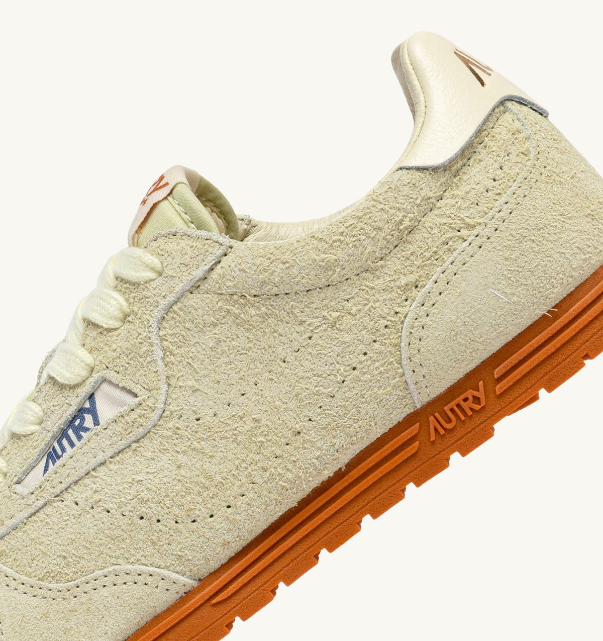 AUTRY SNEAKERS WINDSPIN IN BUTTER WHITE SUEDE