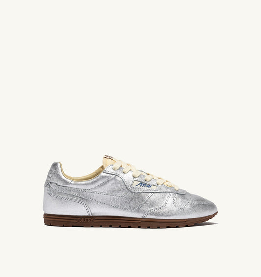 AUTRY WINDSPIN SNEAKERS IN SILVER TONE LAMINATED LEATHER
