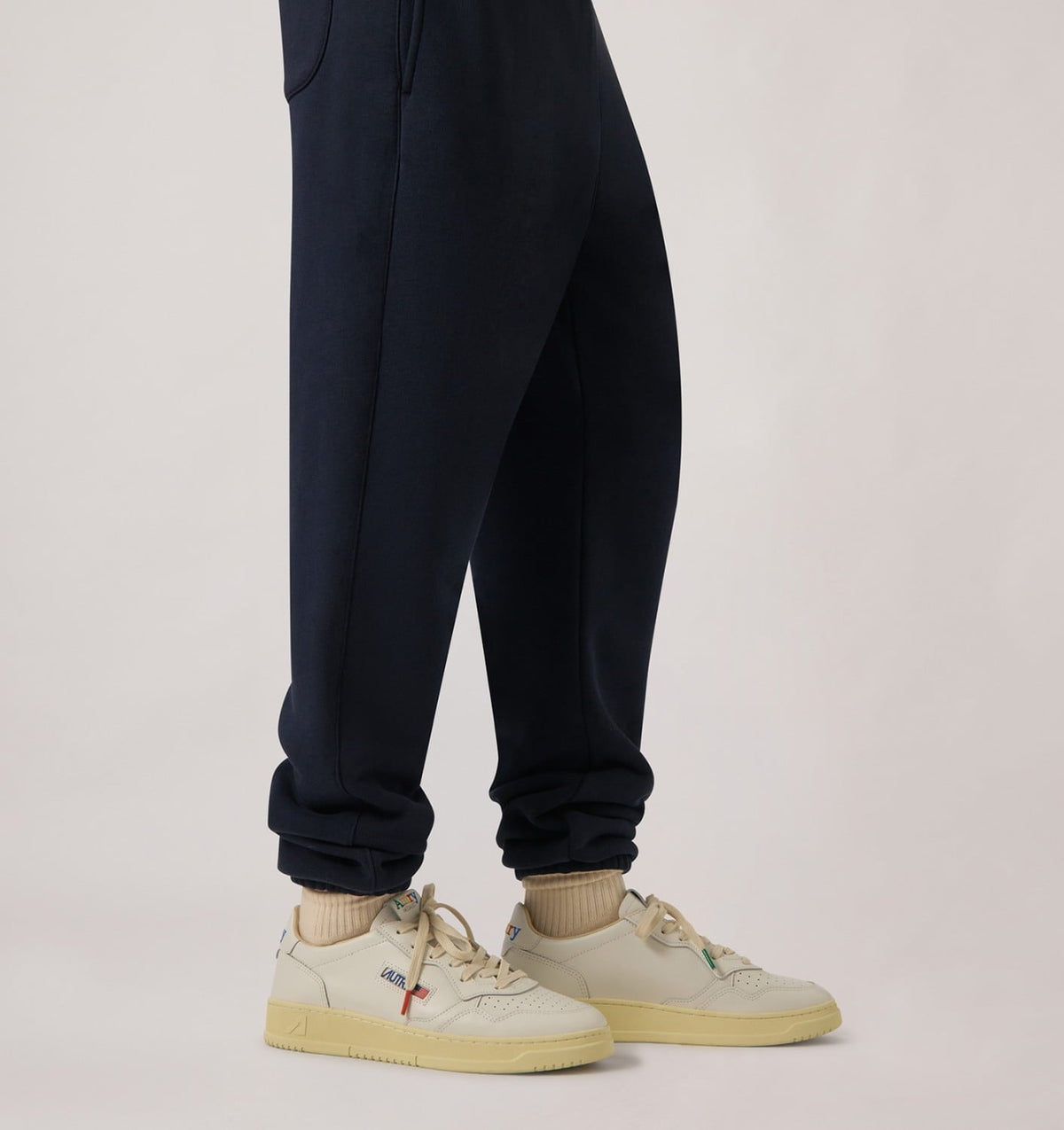 AUTRY MEDALIST LOW SNEAKERS IN WHITE LEATHER