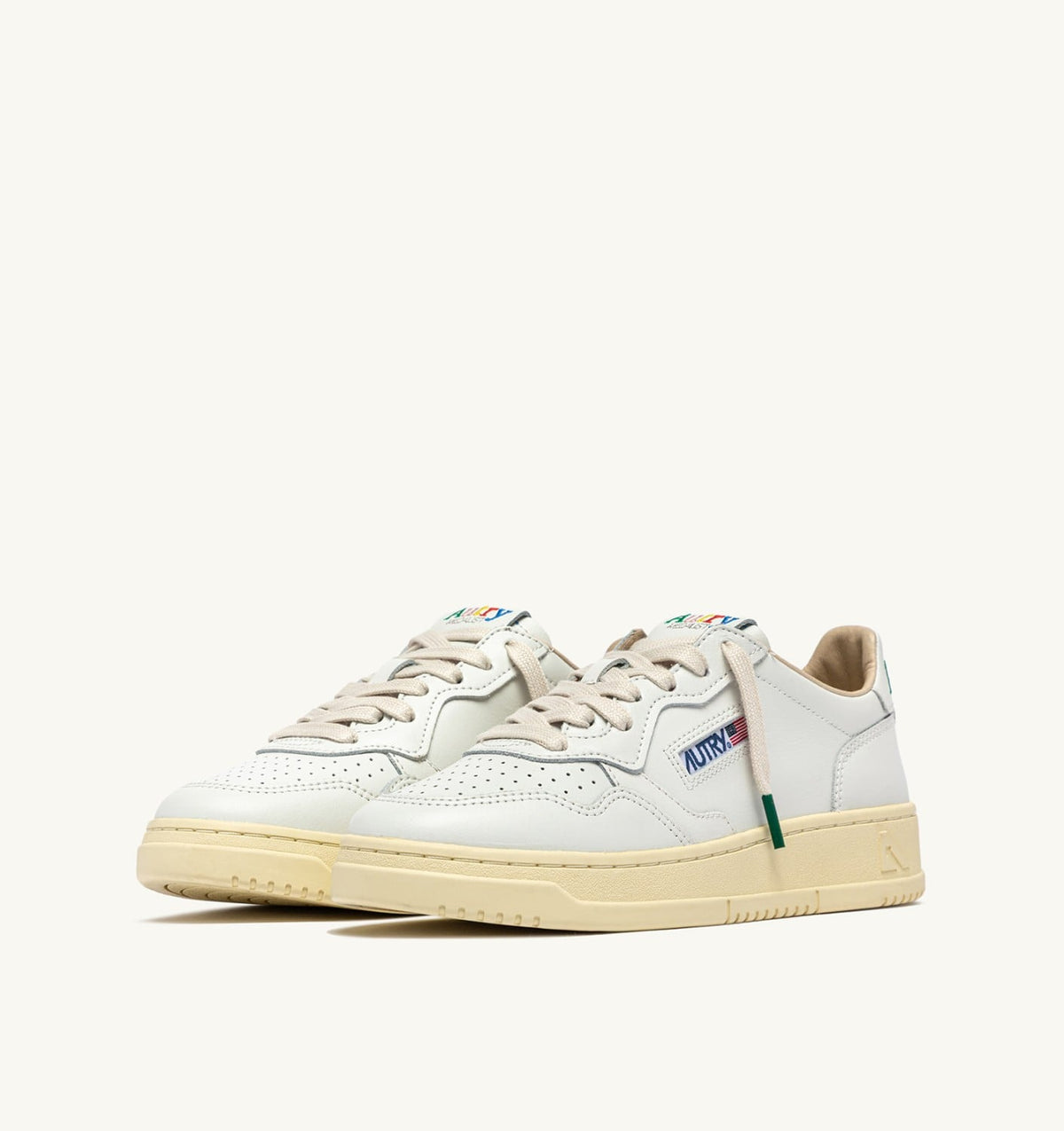 AUTRY MEDALIST LOW SNEAKERS IN WHITE LEATHER