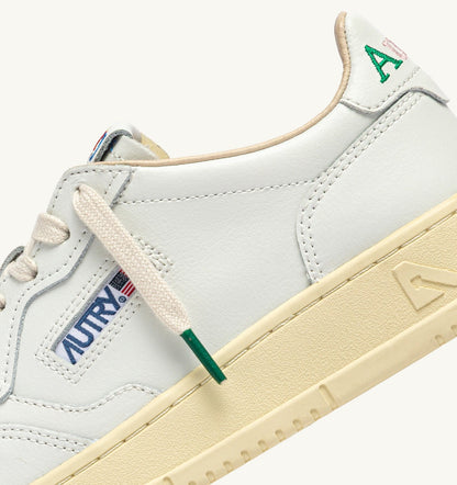 AUTRY MEDALIST LOW SNEAKERS IN WHITE LEATHER