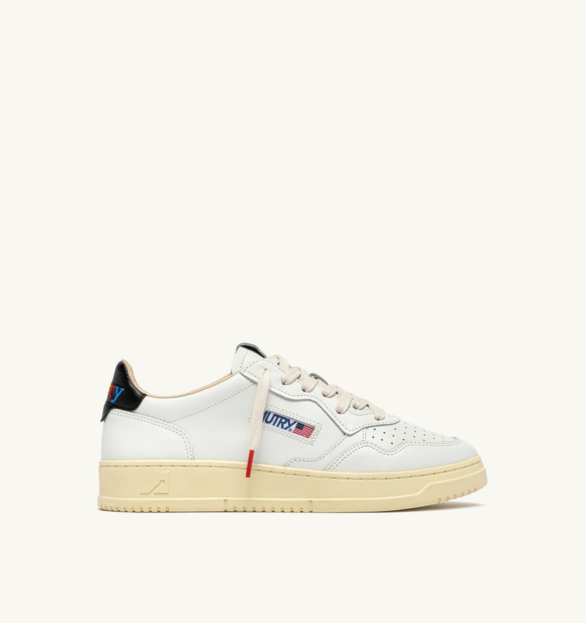 AUTRY MEDALIST LOW SNEAKERS IN WHITE AND BLACK LEATHER