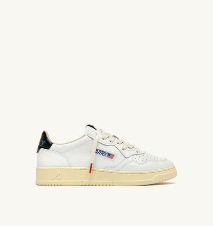 AUTRY MEDALIST LOW SNEAKERS IN WHITE AND BLACK LEATHER