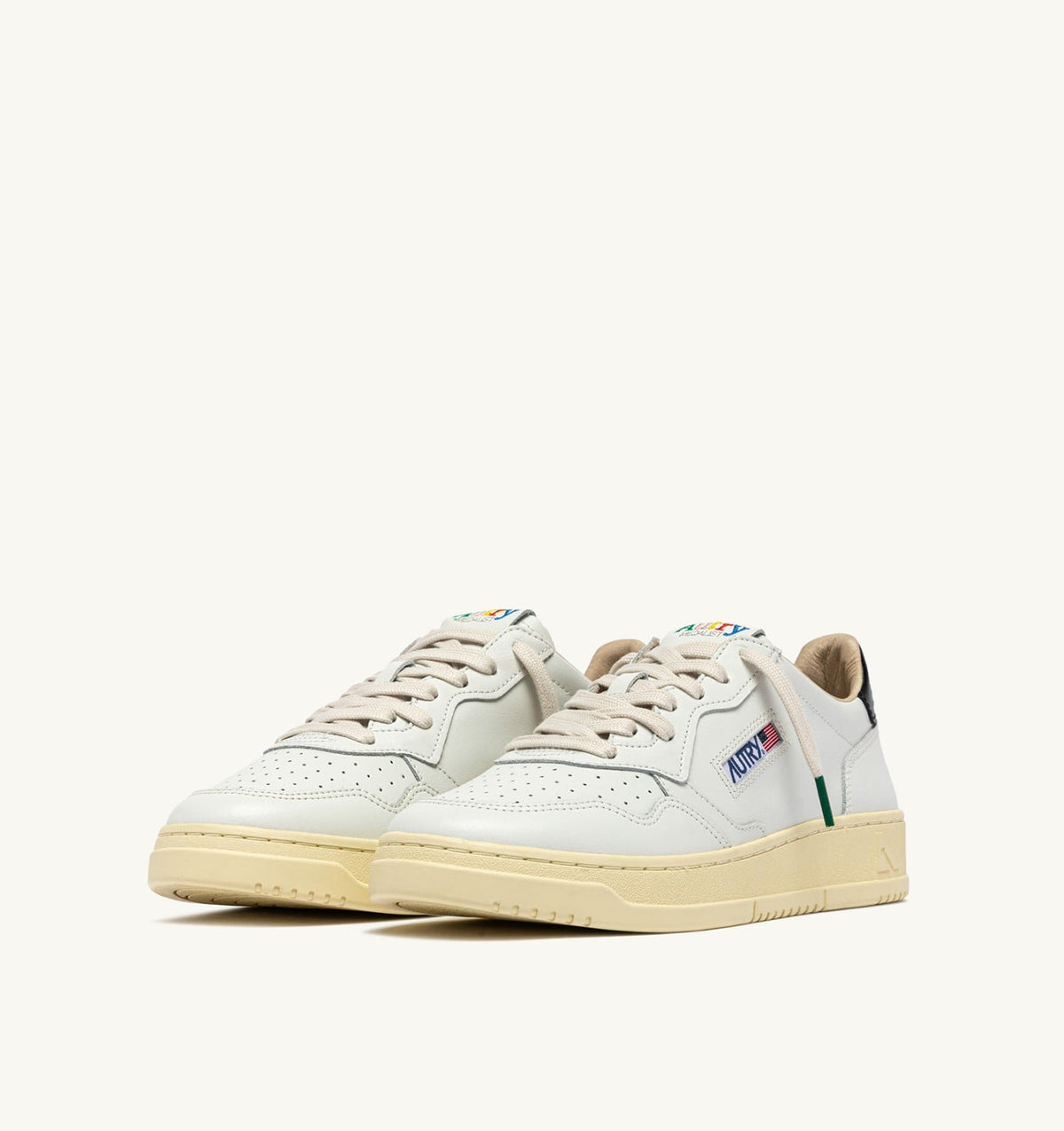 AUTRY MEDALIST LOW SNEAKERS IN WHITE AND BLACK LEATHER