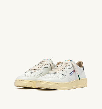 AUTRY MEDALIST LOW SNEAKERS IN WHITE AND BLACK LEATHER