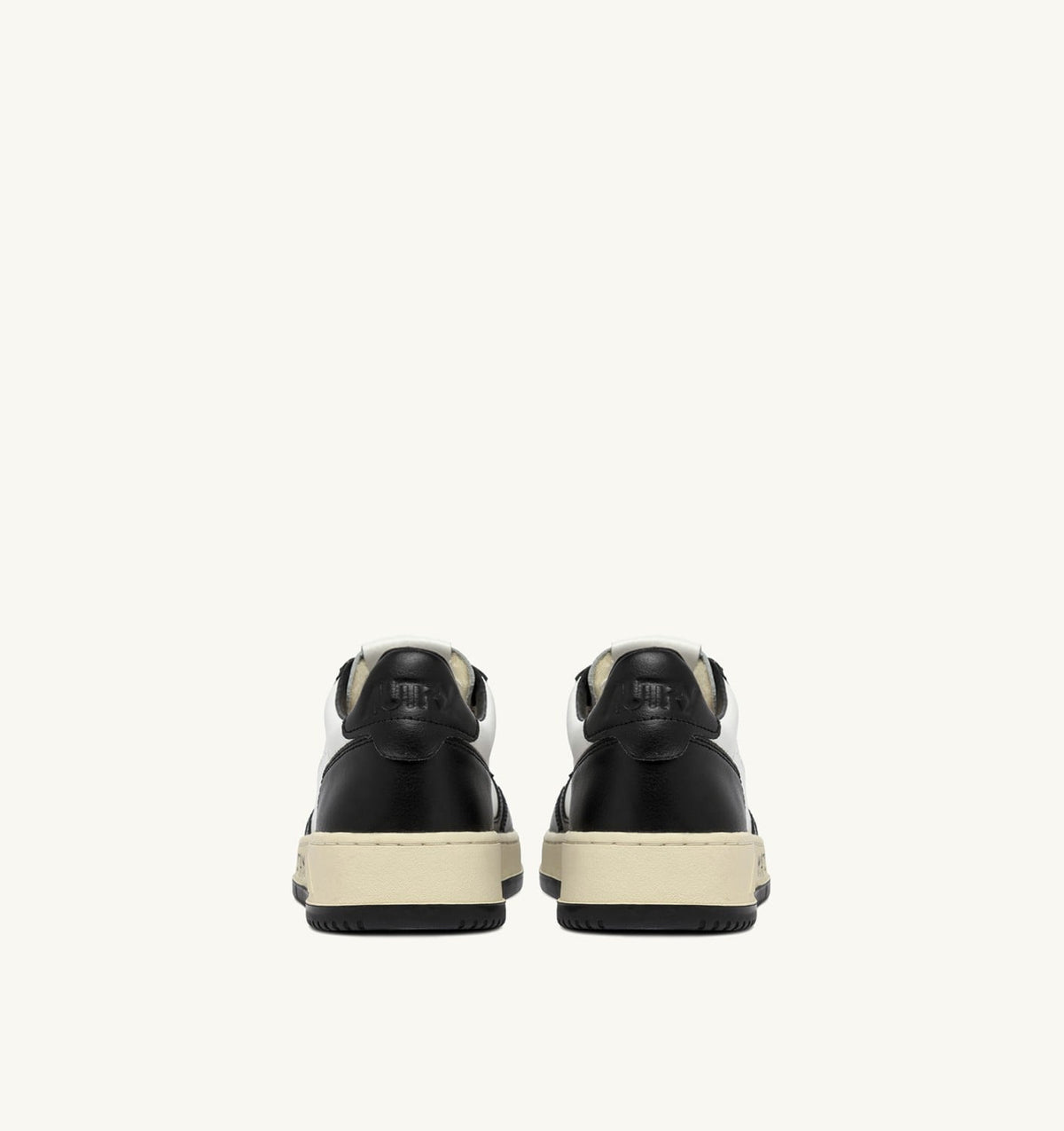 AUTRY MEDALIST LOW SNEAKERS IN WHITE AND BLACK LEATHER WITH LETTERING
