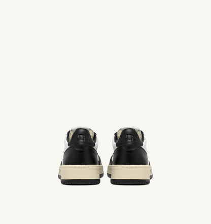 AUTRY MEDALIST LOW SNEAKERS IN WHITE AND BLACK LEATHER WITH LETTERING