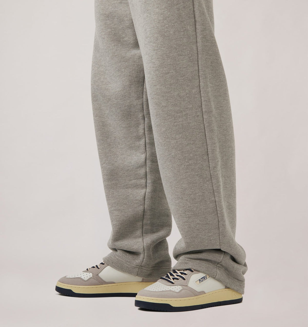 AUTRY MEDALIST LOW SNEAKERS IN VAPOR AND SPACE SUEDE AND LEATHER