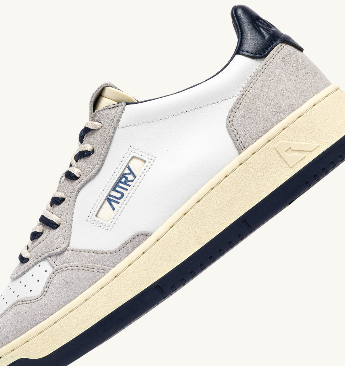 AUTRY MEDALIST LOW SNEAKERS IN VAPOR AND SPACE SUEDE AND LEATHER