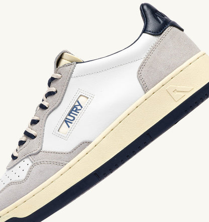 AUTRY MEDALIST LOW SNEAKERS IN VAPOR AND SPACE SUEDE AND LEATHER