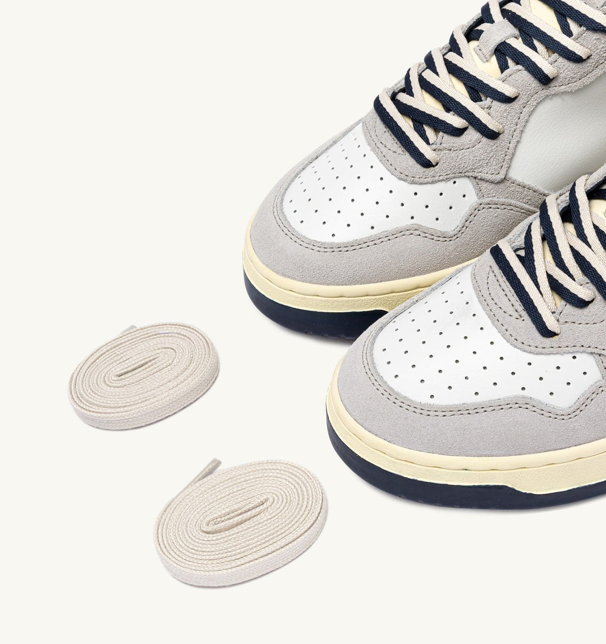 AUTRY MEDALIST LOW SNEAKERS IN VAPOR AND SPACE SUEDE AND LEATHER
