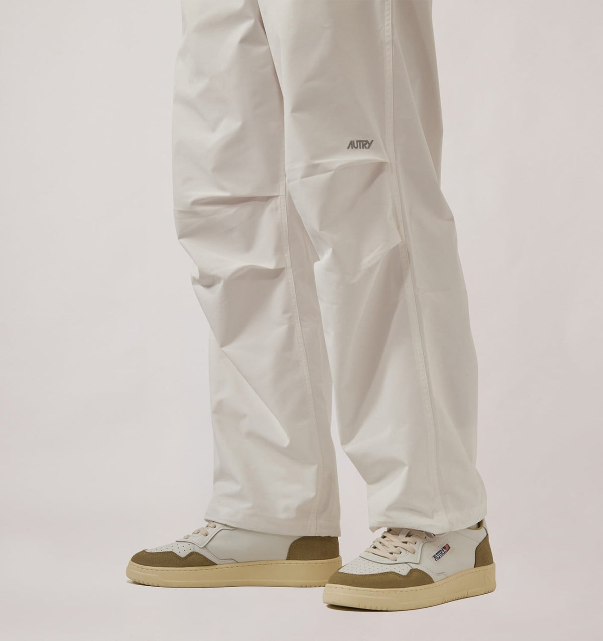 AUTRY MEDALIST LOW SNEAKERS IN WHITE LEATHER AND GRAY GREEN SUEDE