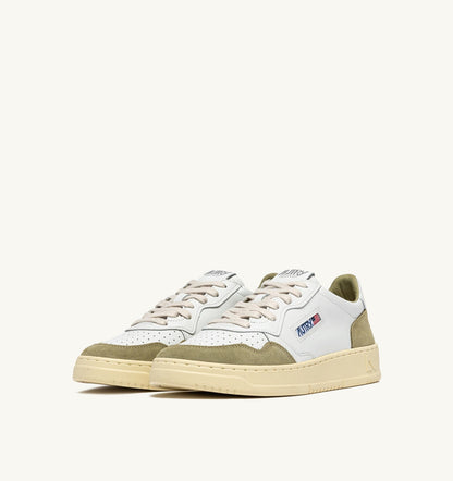 AUTRY MEDALIST LOW SNEAKERS IN WHITE LEATHER AND GRAY GREEN SUEDE