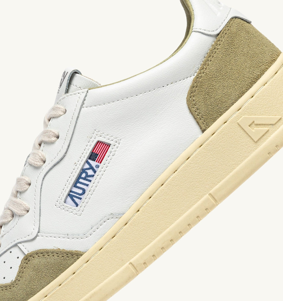 AUTRY MEDALIST LOW SNEAKERS IN WHITE LEATHER AND GRAY GREEN SUEDE