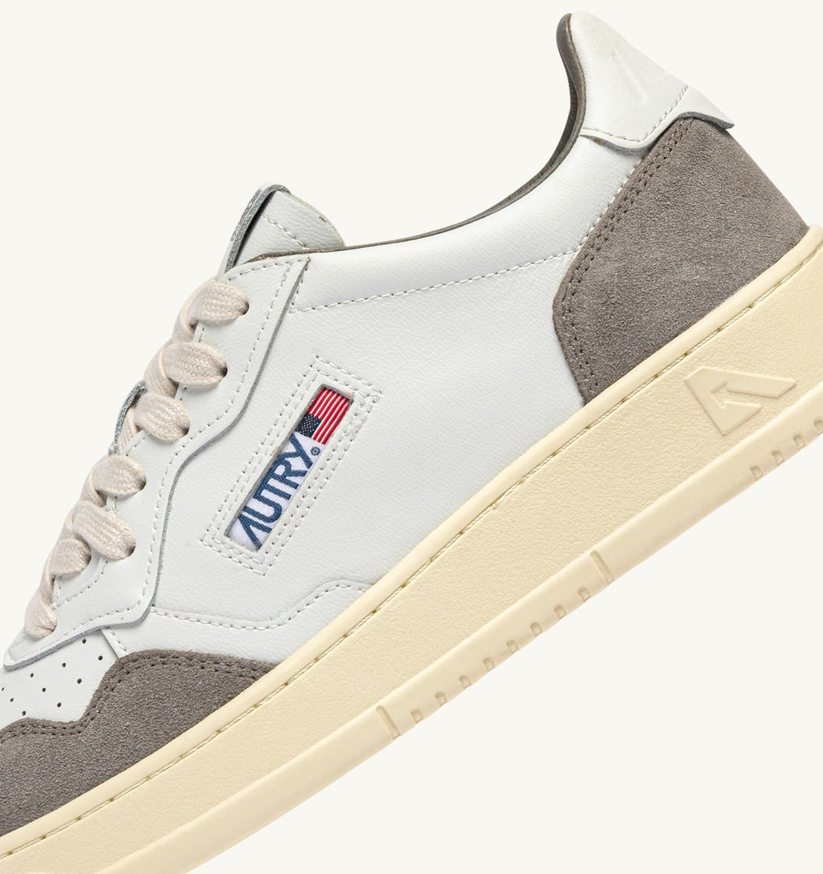 AUTRY MEDALIST LOW SNEAKERS IN WHITE LEATHER AND CEMENT SUEDE