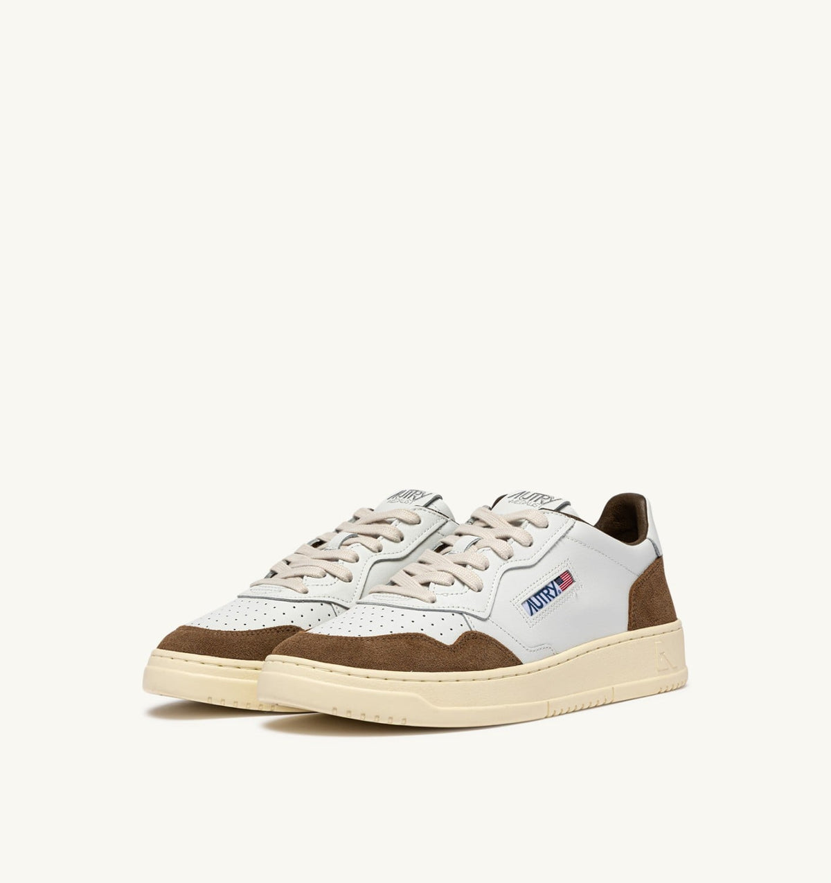 AUTRY MEDALIST LOW SNEAKERS IN WHITE LEATHER AND TOBACCO SUEDE