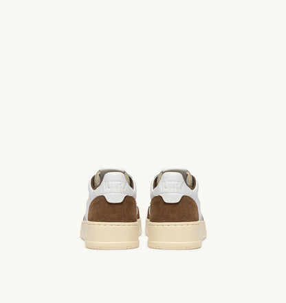 AUTRY MEDALIST LOW SNEAKERS IN WHITE LEATHER AND TOBACCO SUEDE