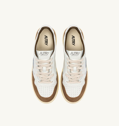 AUTRY MEDALIST LOW SNEAKERS IN WHITE LEATHER AND TOBACCO SUEDE