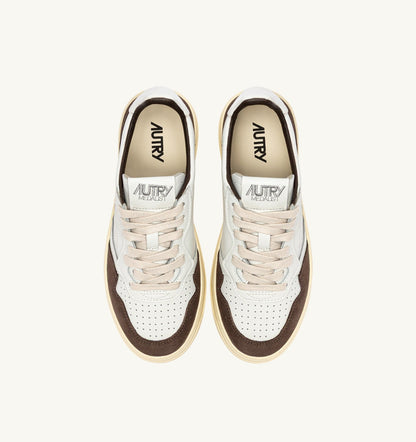 AUTRY MEDALIST LOW SNEAKERS IN WHITE LEATHER AND MAHOGANY SUEDE