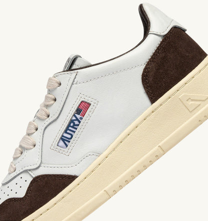 AUTRY MEDALIST LOW SNEAKERS IN WHITE LEATHER AND MAHOGANY SUEDE