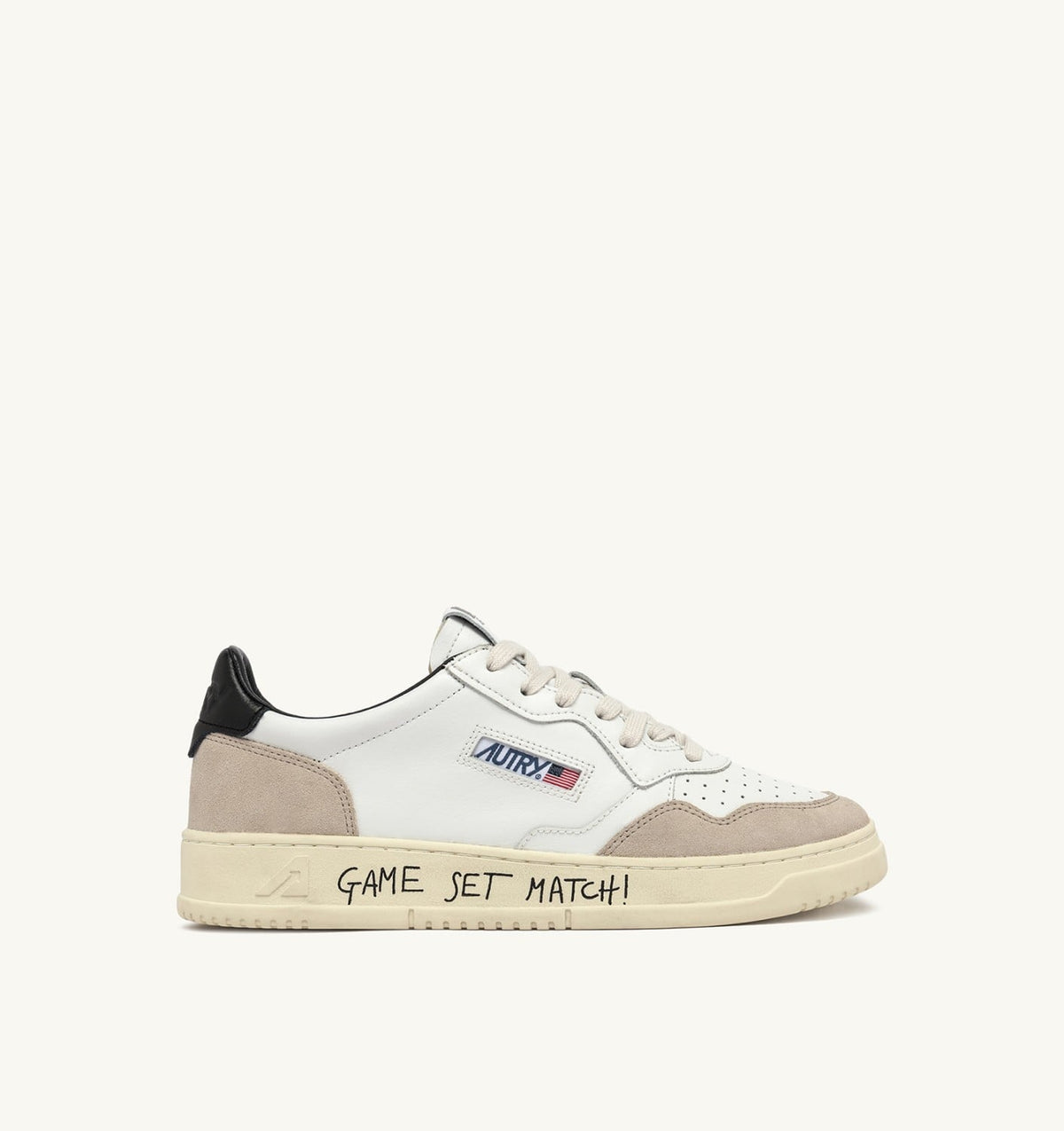 AUTRY MEDALIST LOW SNEAKERS IN WHITE AND BLACK SUEDE AND LEATHER WITH LETTERING