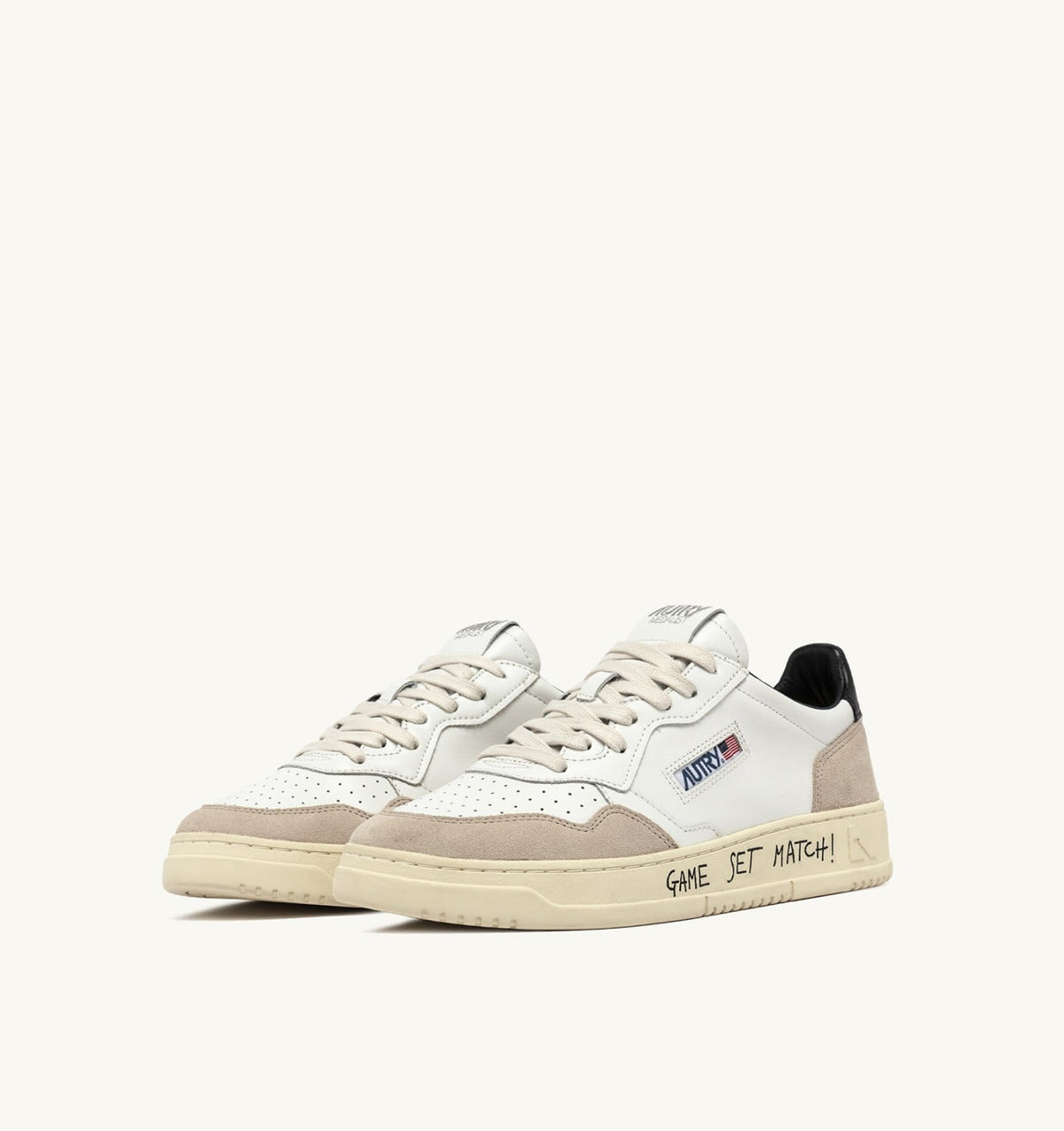 AUTRY MEDALIST LOW SNEAKERS IN WHITE AND BLACK SUEDE AND LEATHER WITH LETTERING