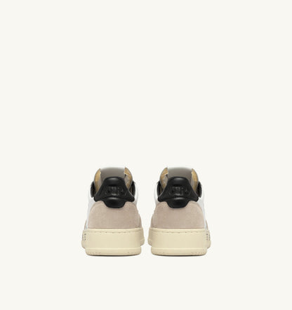 AUTRY MEDALIST LOW SNEAKERS IN WHITE AND BLACK SUEDE AND LEATHER WITH LETTERING