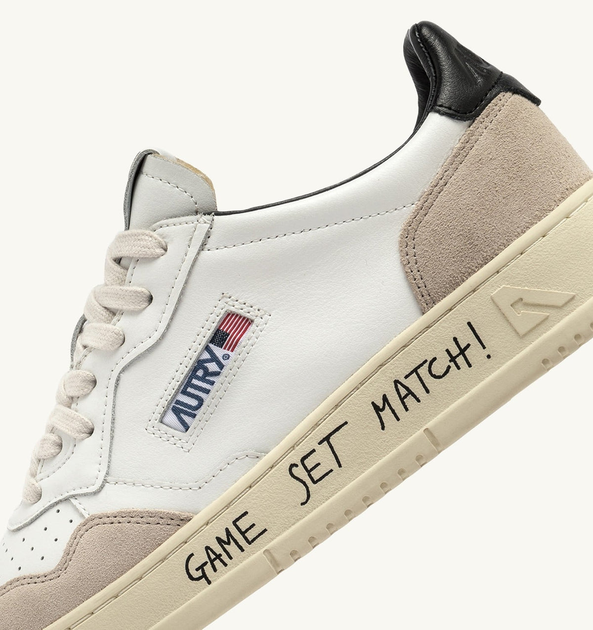 AUTRY MEDALIST LOW SNEAKERS IN WHITE AND BLACK SUEDE AND LEATHER WITH LETTERING