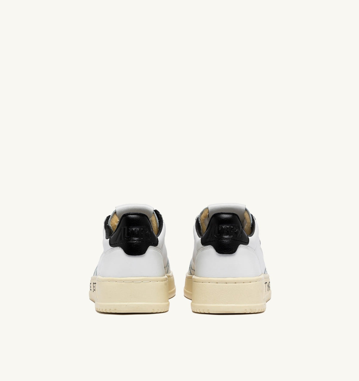 AUTRY MEDALIST LOW SNEAKERS IN WHITE AND BLACK LEATHER WITH LETTERING