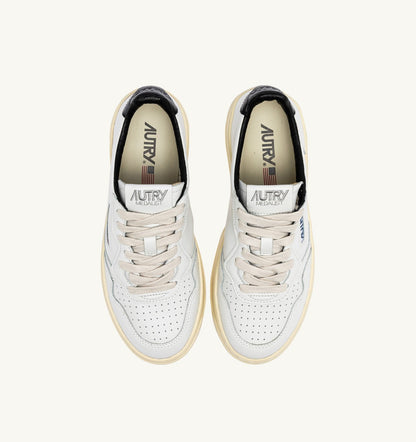 AUTRY MEDALIST LOW SNEAKERS IN WHITE AND BLACK LEATHER WITH LETTERING
