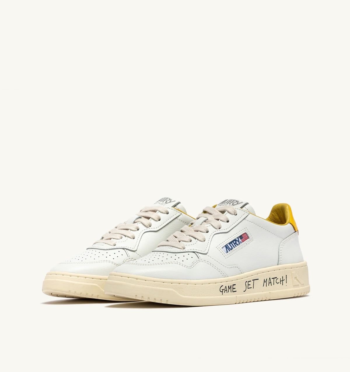 AUTRY MEDALIST LOW SNEAKERS IN WHITE AND SLICKER LEATHER WITH LETTERING
