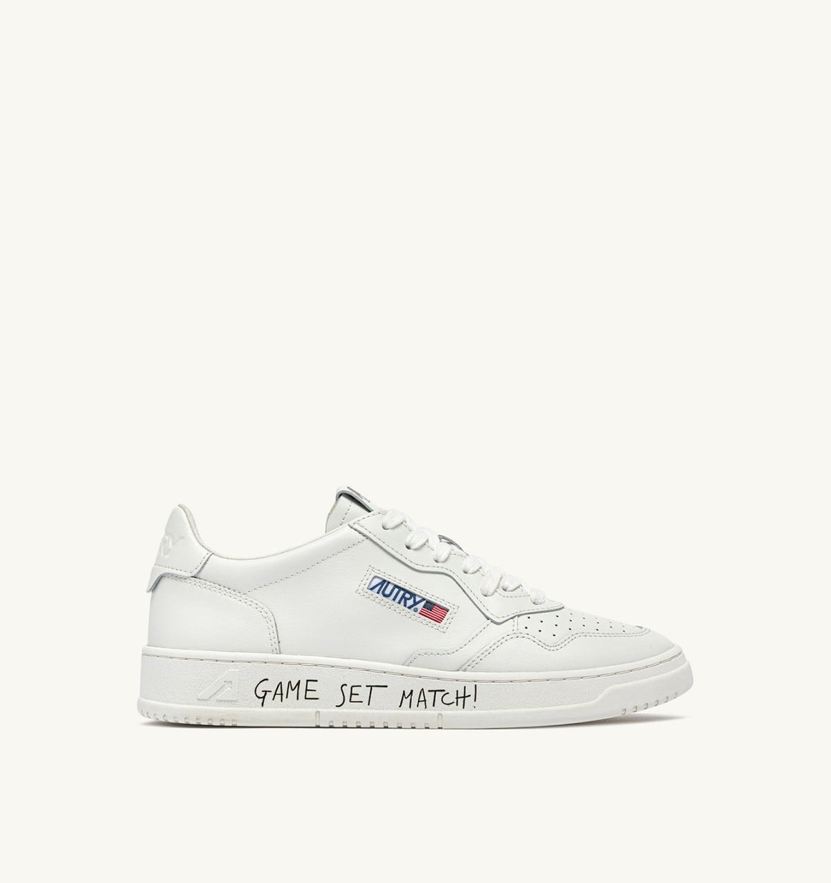 AUTRY MEDALIST LOW SNEAKERS IN WHITE LEATHER WITH LETTERING