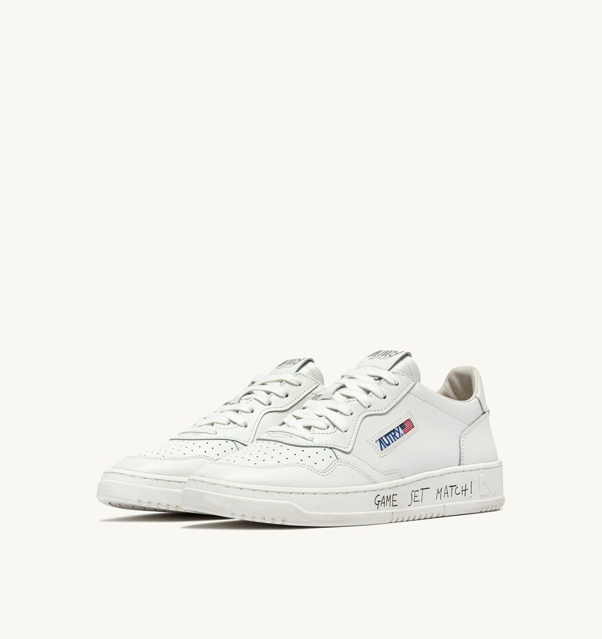 AUTRY MEDALIST LOW SNEAKERS IN WHITE LEATHER WITH LETTERING