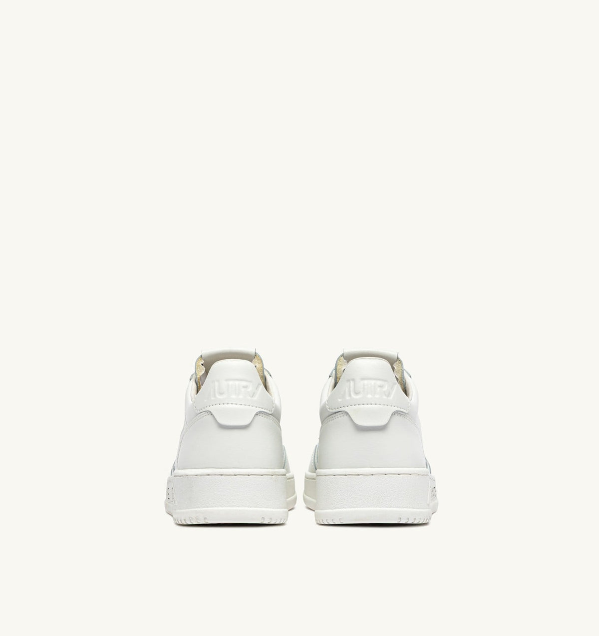 AUTRY MEDALIST LOW SNEAKERS IN WHITE LEATHER WITH LETTERING