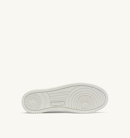 AUTRY MEDALIST LOW SNEAKERS IN WHITE LEATHER WITH LETTERING
