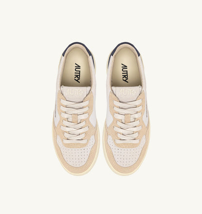 AUTRY MEDALIST LOW TRICOLOR SNEAKERS IN SUEDE COLOR WHITE SAND AND BLUE SPACE