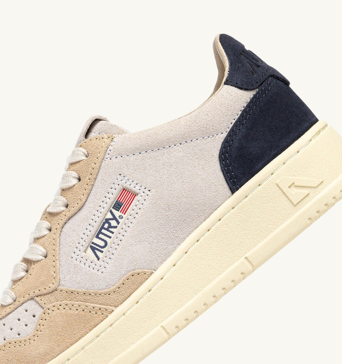 AUTRY MEDALIST LOW TRICOLOR SNEAKERS IN SUEDE COLOR WHITE SAND AND BLUE SPACE