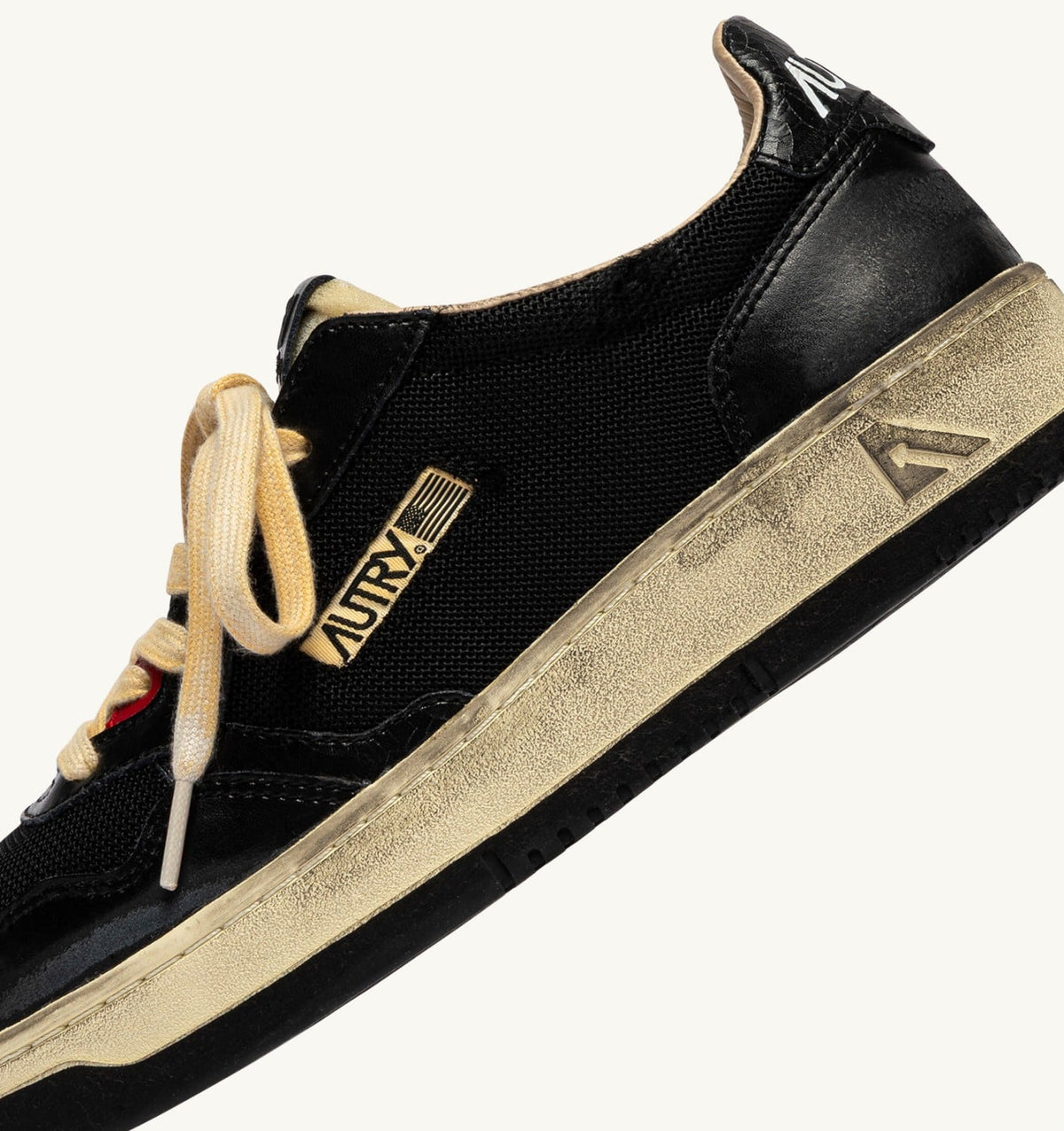 AUTRY MEDALIST LOW SUPER VINTAGE SNEAKERS IN BLACK LEATHER AND DRAGON MESH