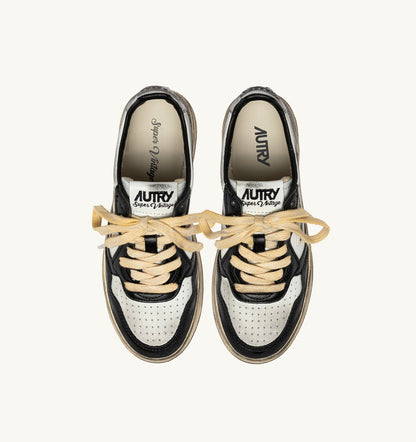 AUTRY MEDALIST LOW SUPER VINTAGE SNEAKERS IN WHITE BLACK AND SILVER LEATHER