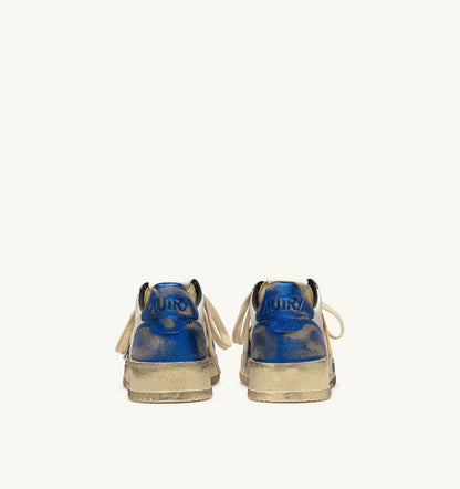 AUTRY MEDALIST LOW SUPER VINTAGE SNEAKERS IN WHITE, SPACE BLUE AND BLUE LEATHER