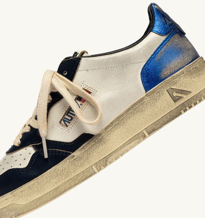 AUTRY MEDALIST LOW SUPER VINTAGE SNEAKERS IN WHITE, SPACE BLUE AND BLUE LEATHER