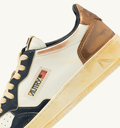 AUTRY MEDALIST LOW SUPER VINTAGE SNEAKERS IN WHITE COPPER AND SPACE LEATHER
