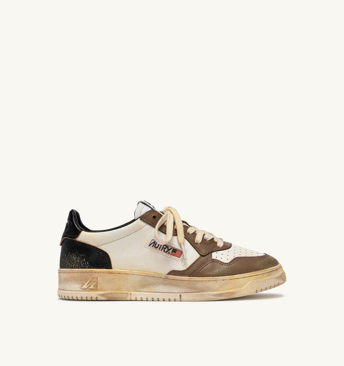 AUTRY MEDALIST LOW SUPER VINTAGE SNEAKERS IN WHITE, BLACK AND MALT LEATHER
